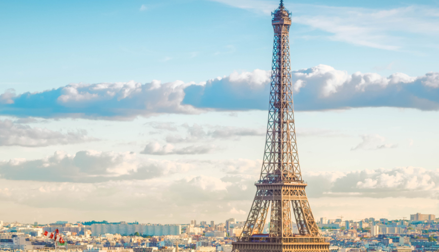 Discover the Magic of Paris with Traveleon Agency: Flights, Visa Assistance & Group Tours Tailored for You